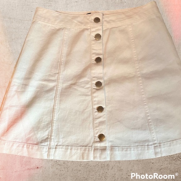 H&M Button Skirt - Picture 2 of 7